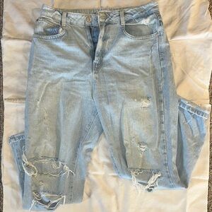 ZARA: Z1975 Ripped Mom Fit Light Washed Jeans size 8